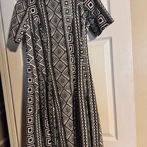 Gabby Skye Black and White A-Line Dress with Raglan Sleeves